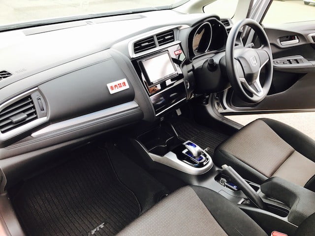 フィット運転席